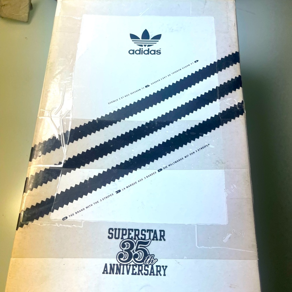 Rare “Red Hot Chilli Peppers” shell toe super star adidas.